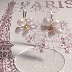 NEWT FLORAL WITH PEARLS EARRINGS